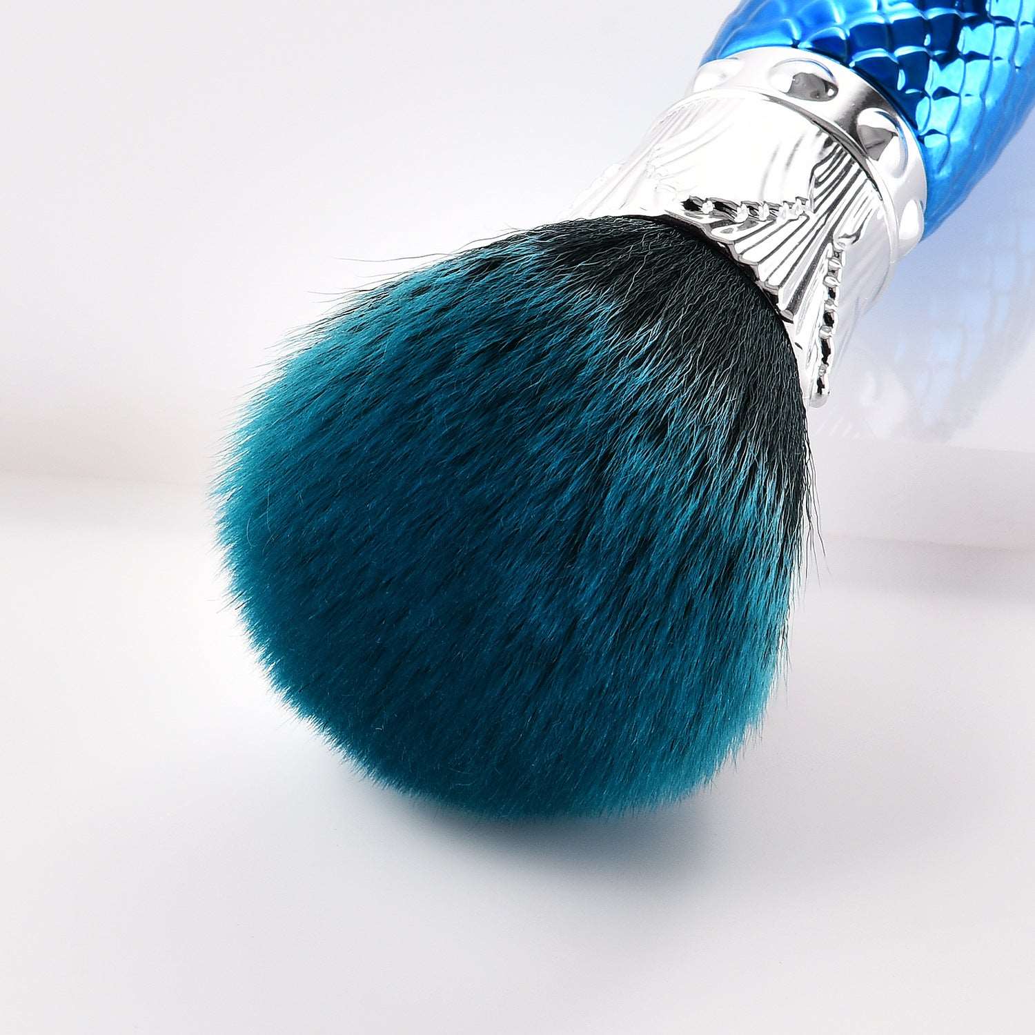 Einzelner Make-up-Pinsel Blau